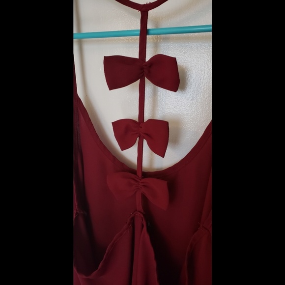Deep red tank with bows on back - Picture 3 of 3